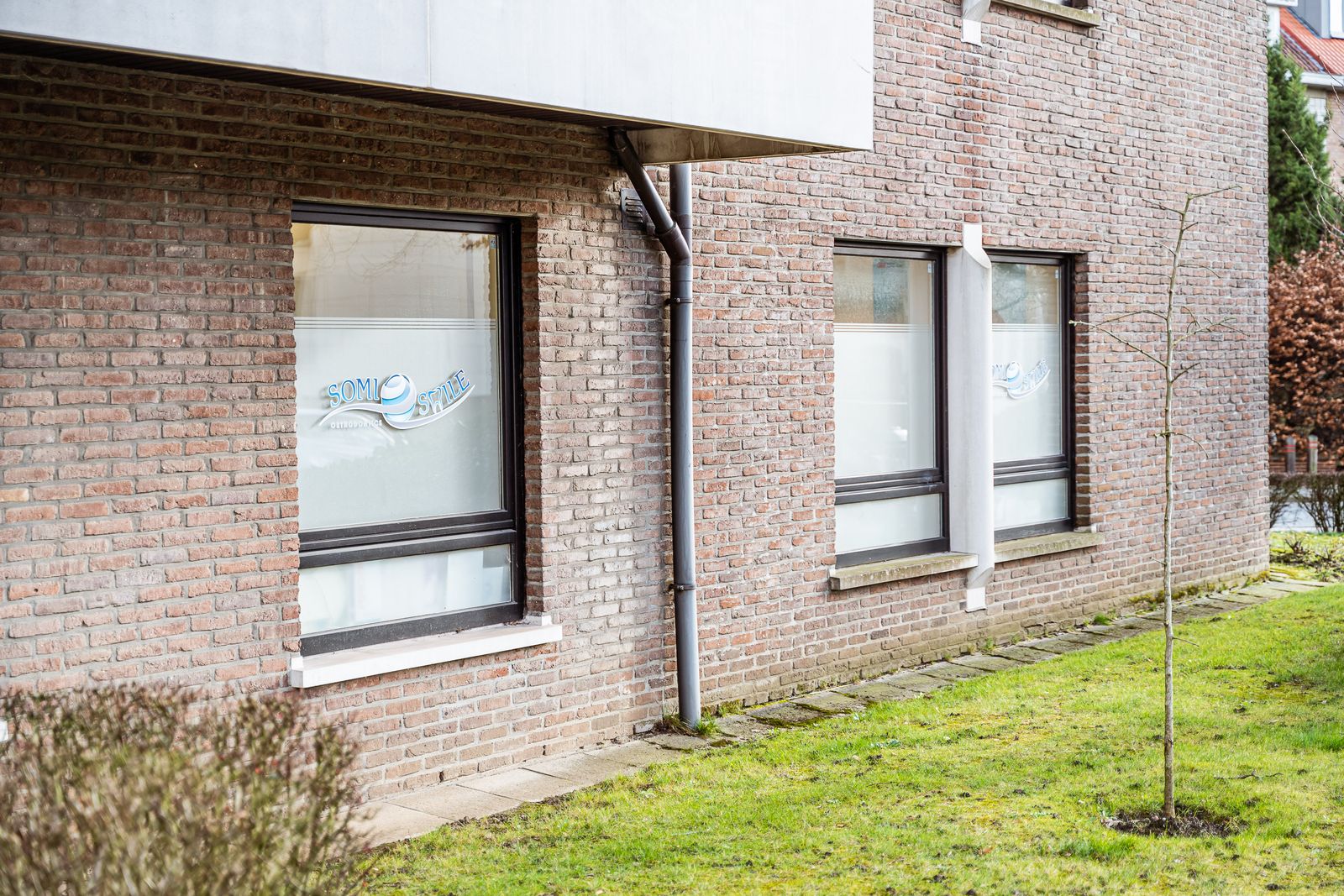 The practice from the street — Somi Smile practice, Uccle, Brussels
